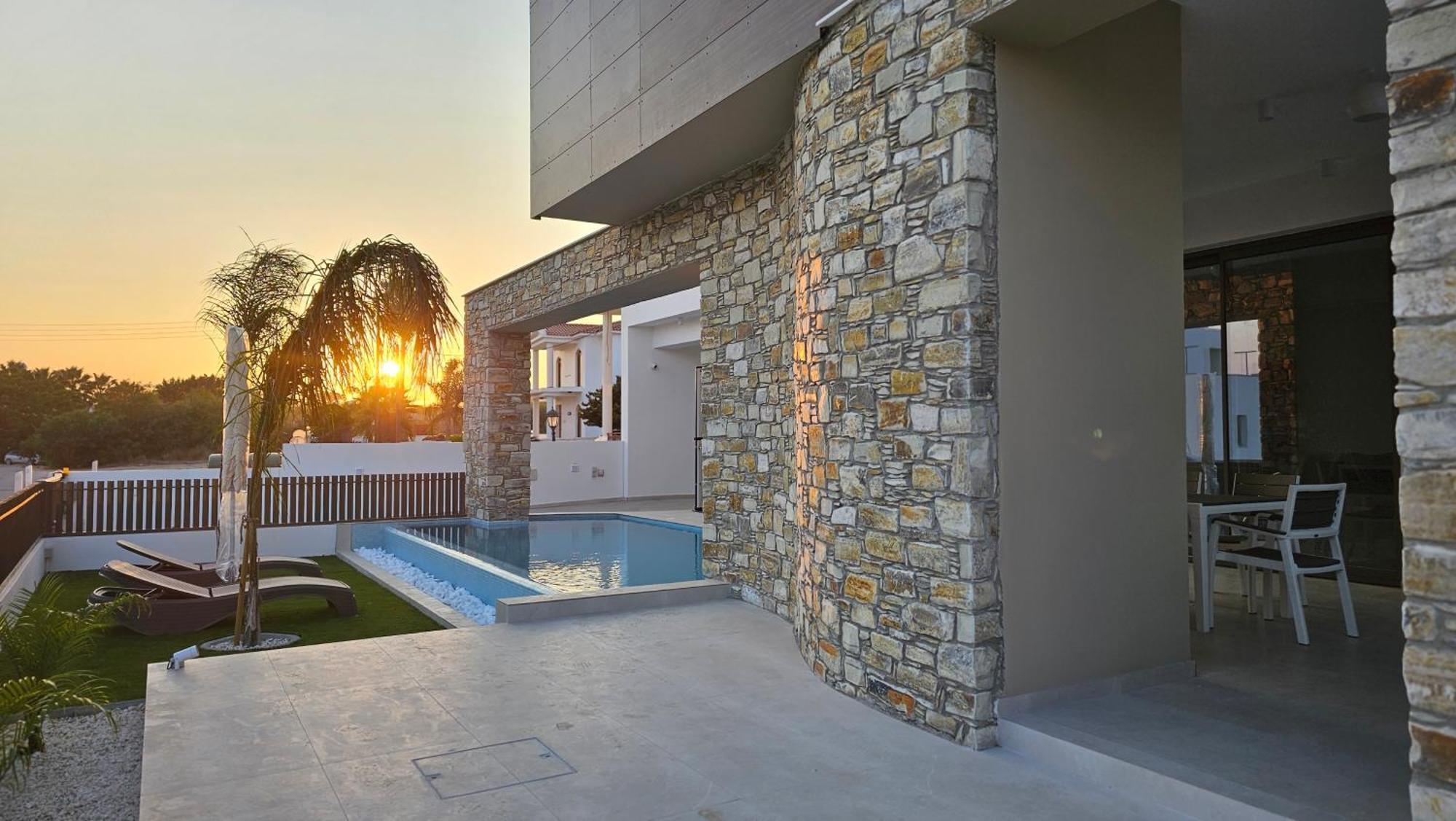 Oasis Luxury Villa