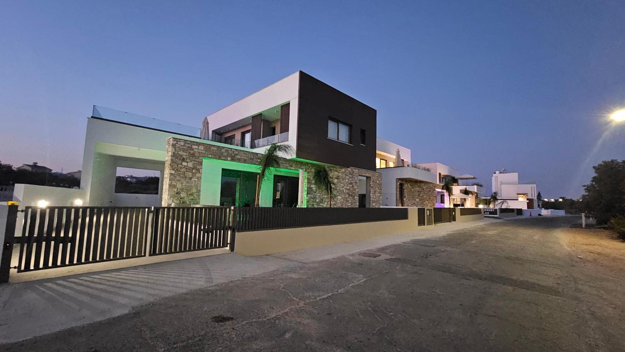 Oasis Luxury Villa