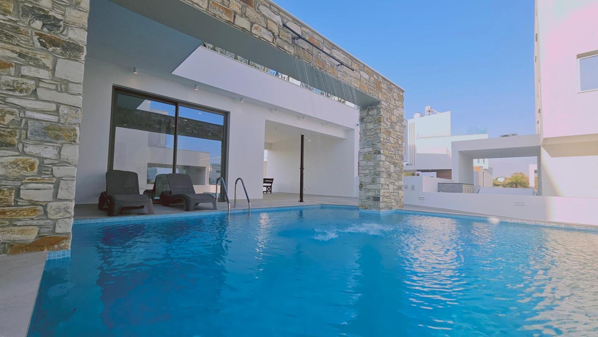 Oasis Luxury Villa *