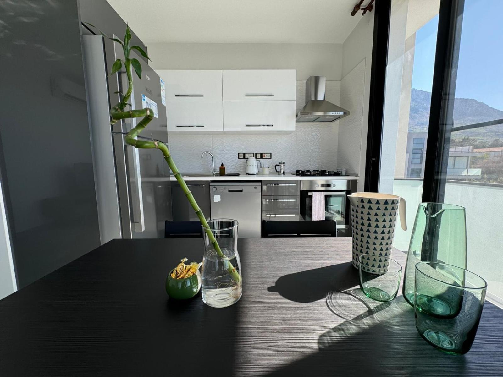 Penthouse In Lapta, A Cozy Coastal Retreat *