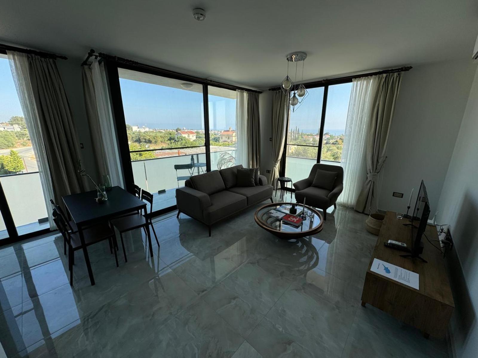 Penthouse In Lapta, A Cozy Coastal Retreat Apartment *