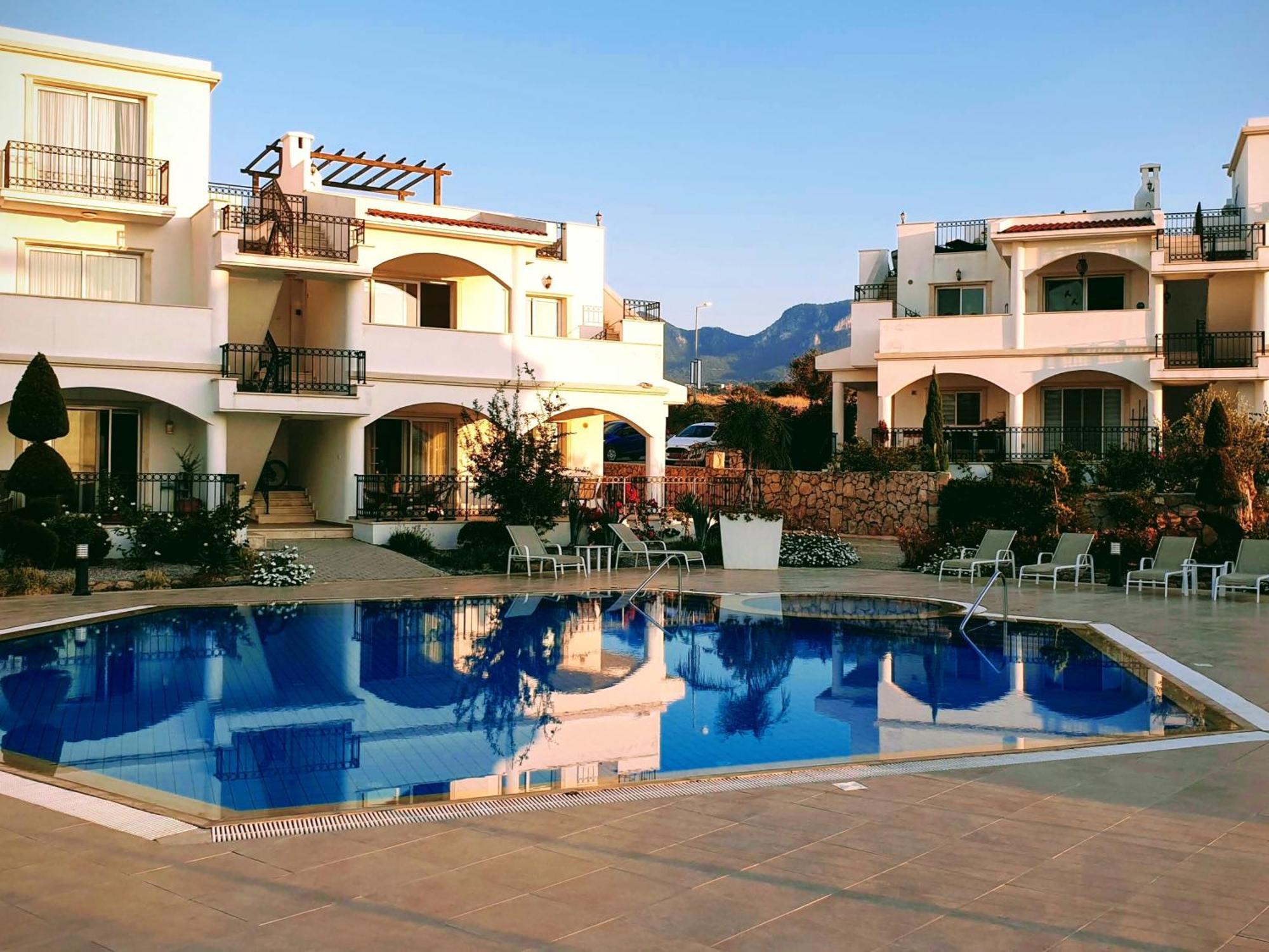 Sunny And Family Friendly Directly At The Pool *