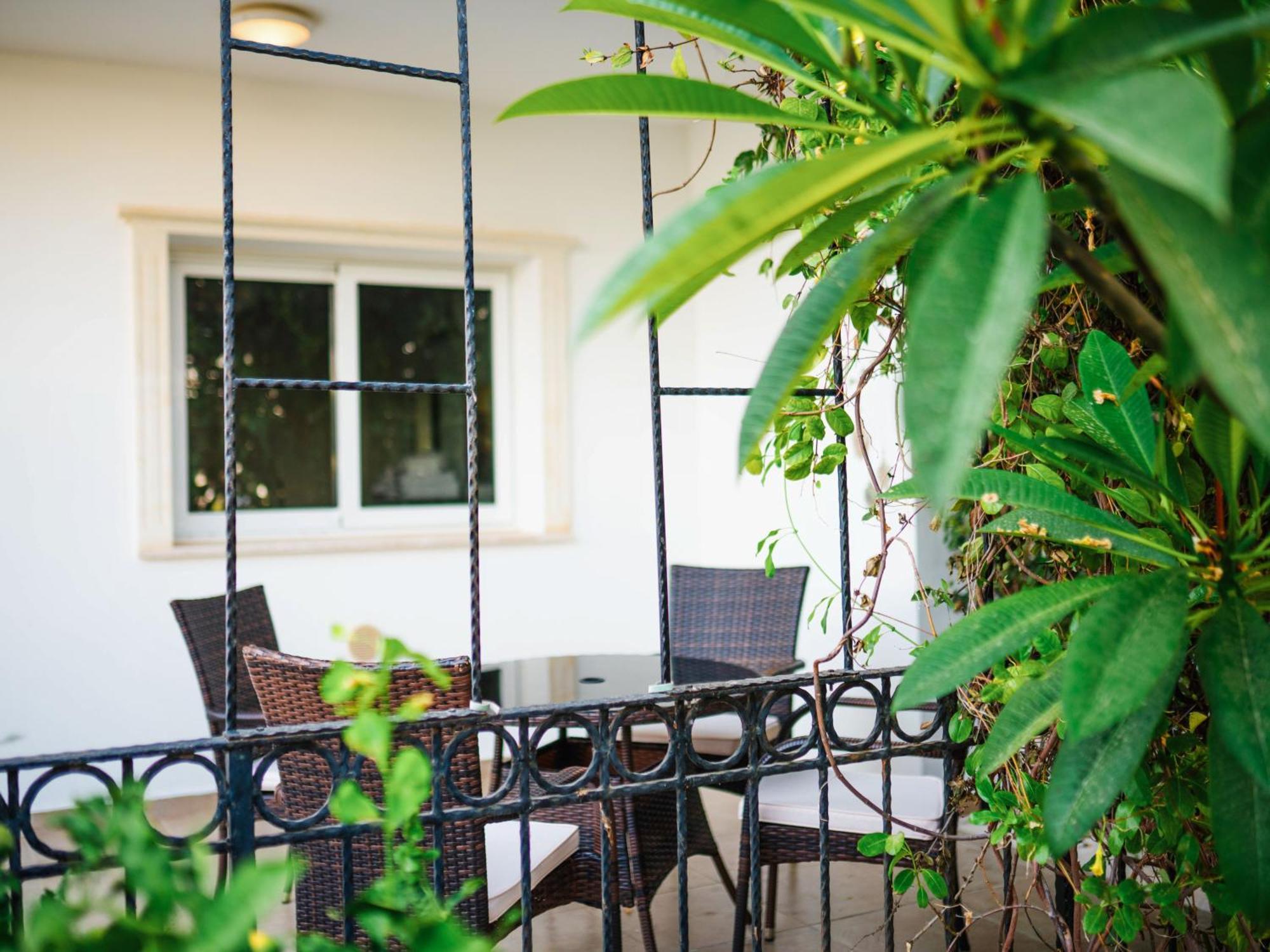 Sunny And Family Friendly Directly At The Pool Agios Georgios (Girne)