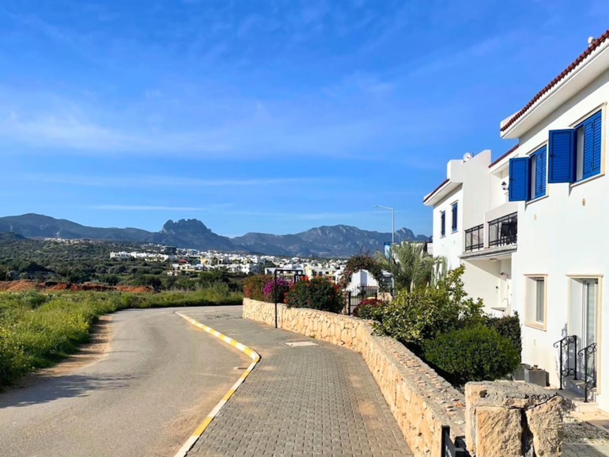 Apartment Sunny And Family Friendly Directly At The Pool Agios Georgios (Girne)