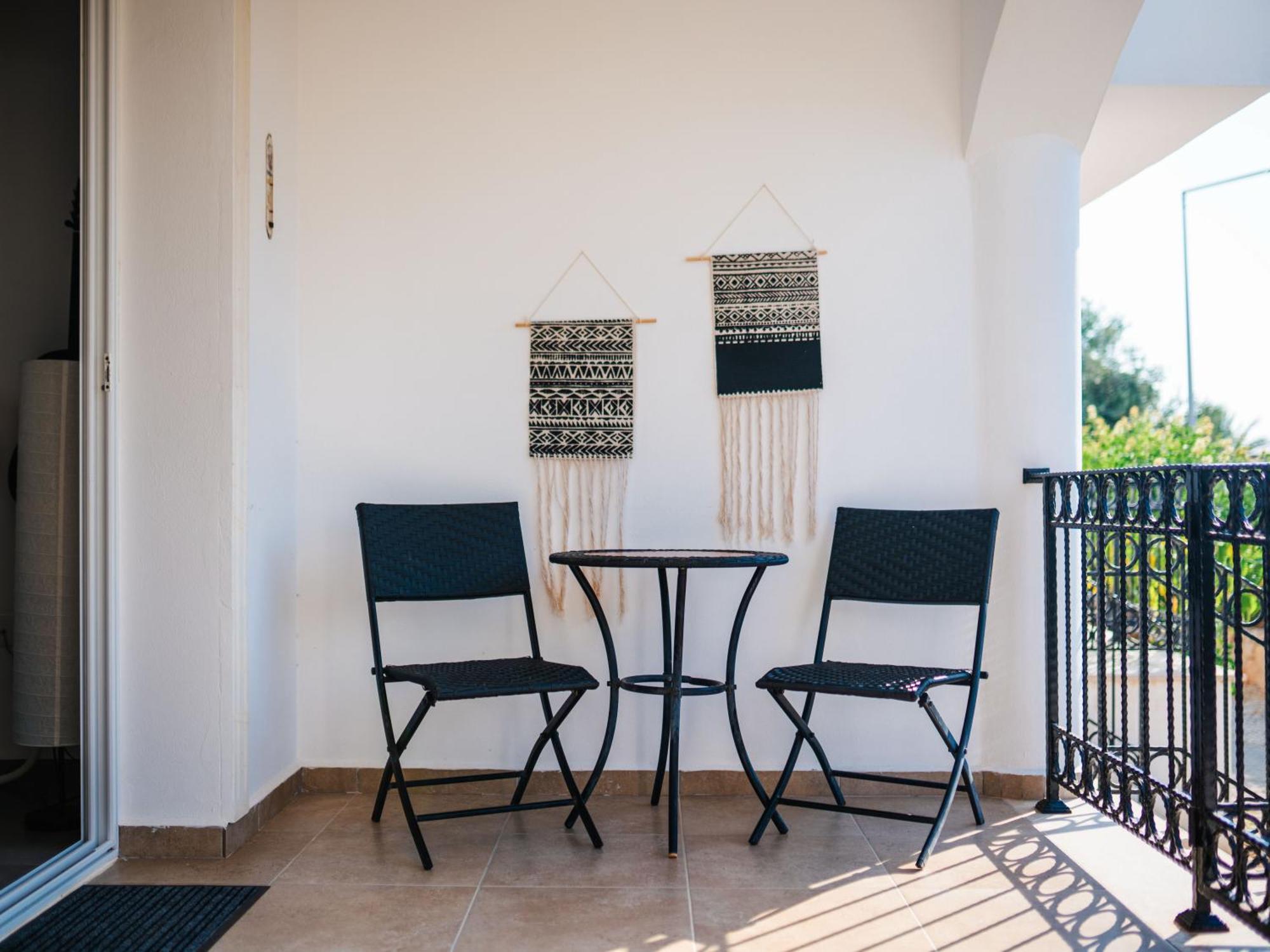 Sunny And Family Friendly Directly At The Pool *
