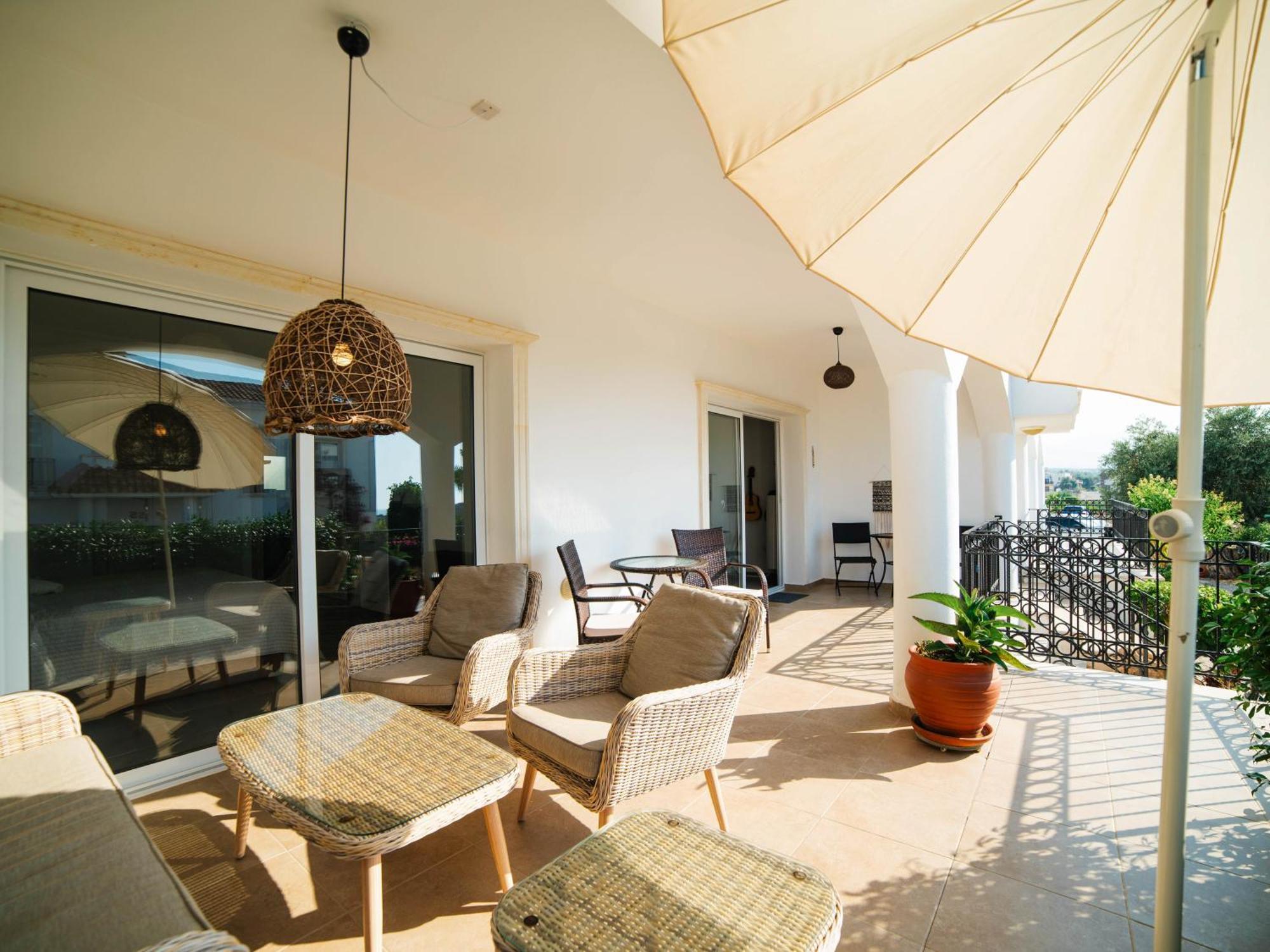 Sunny And Family Friendly Directly At The Pool