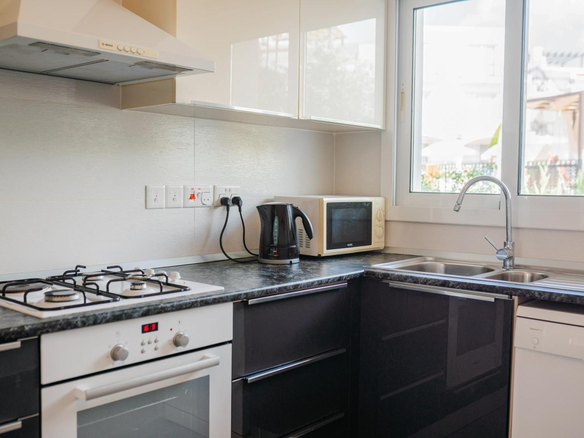 Sunny And Family Friendly Directly At The Pool *