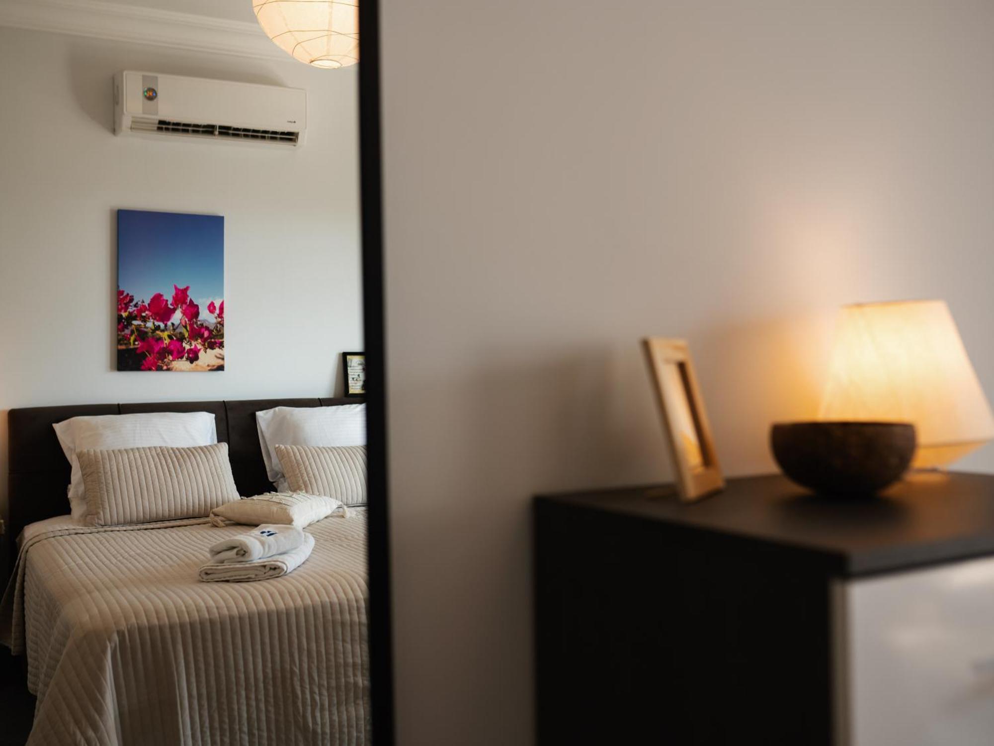 Sunny And Family Friendly Directly At The Pool Agios Georgios (Girne)