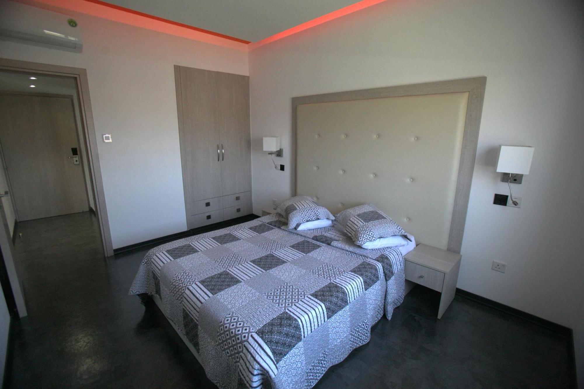 Neptune Paphos 3* Coral Bay