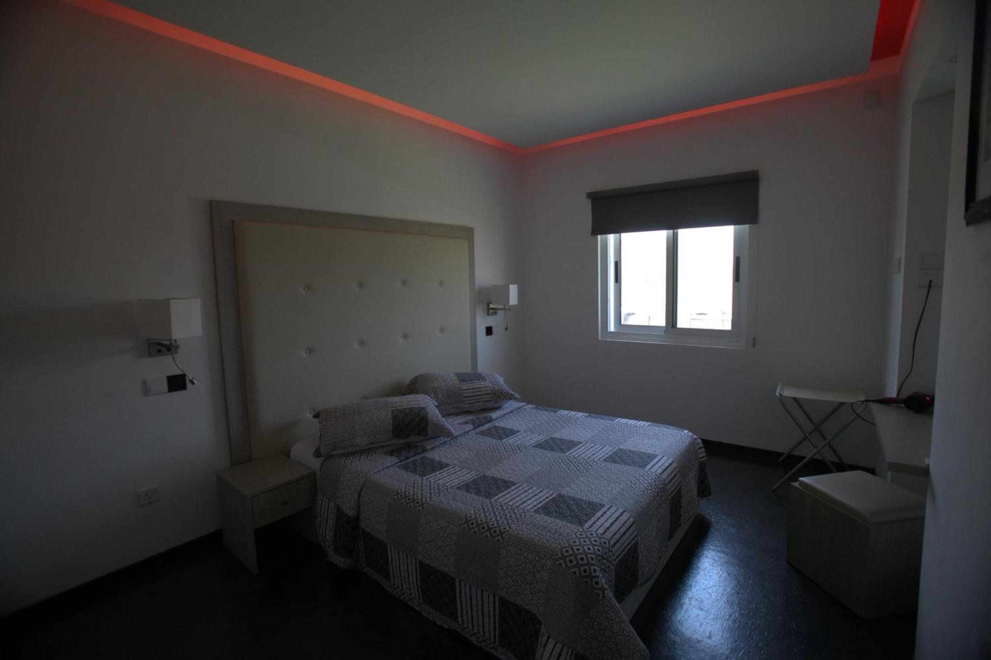 Aparthotel Neptune Paphos Coral Bay