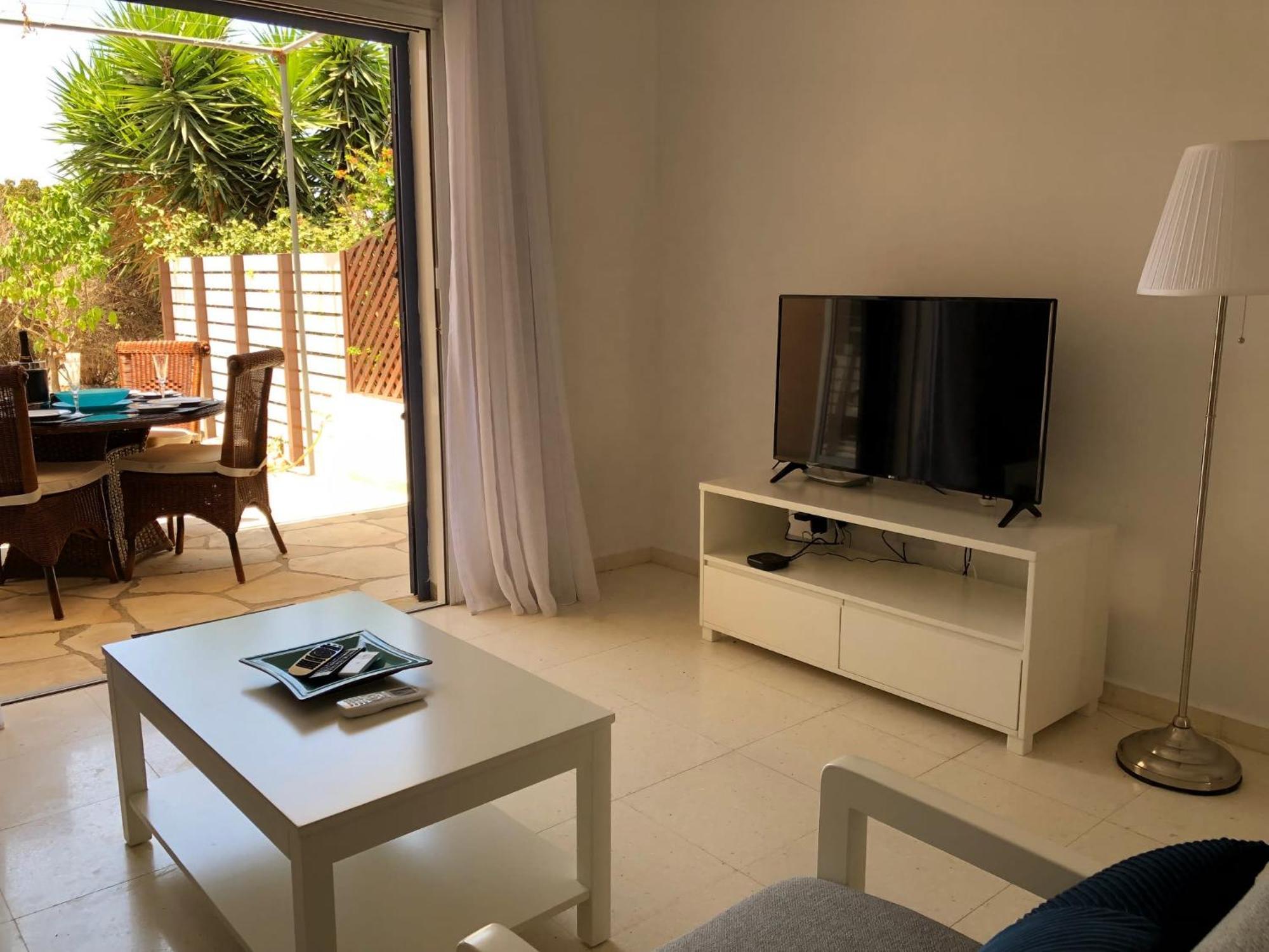 Regina Gardens - Modern 2 Bed Maisonette Paphos