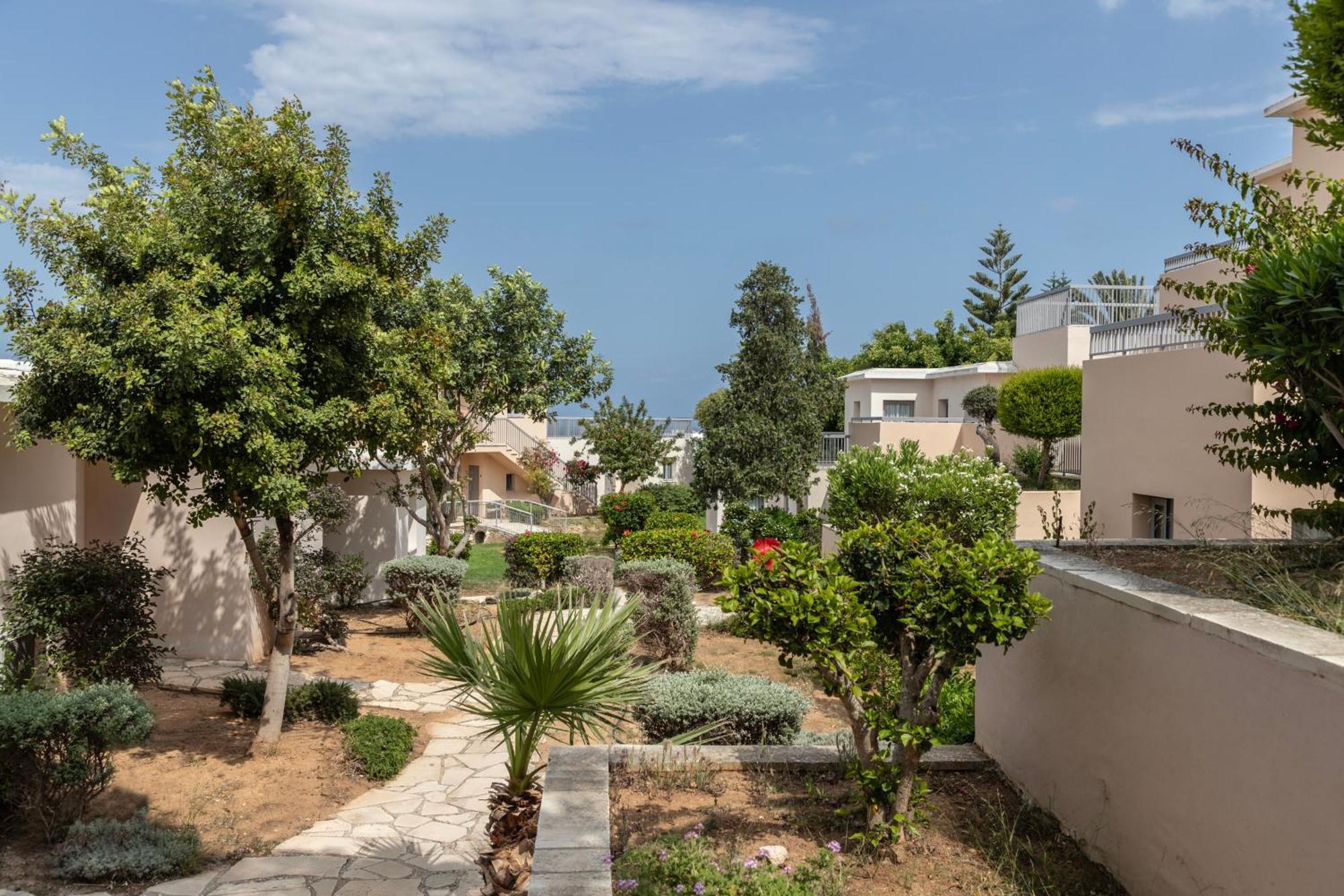 Louis St. Elias & Waterpark Hotel 4*
