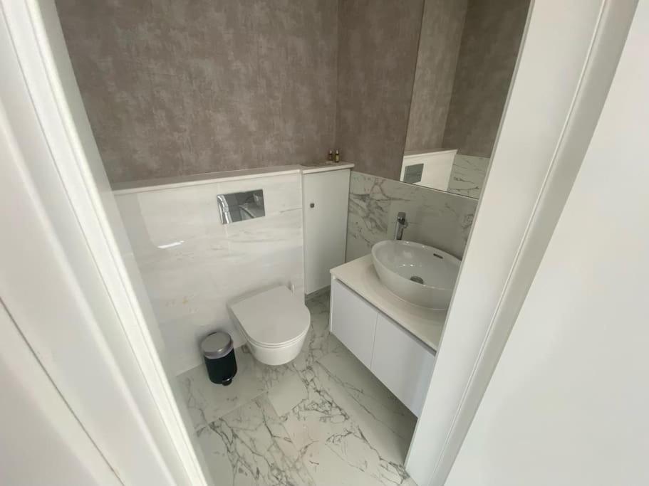 The Address -beachfront 2 Bedroom Apartment