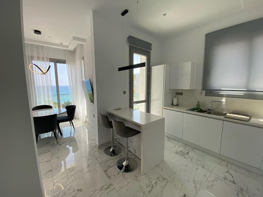 Apartment The Address -beachfront 2 Bedroom Limassol