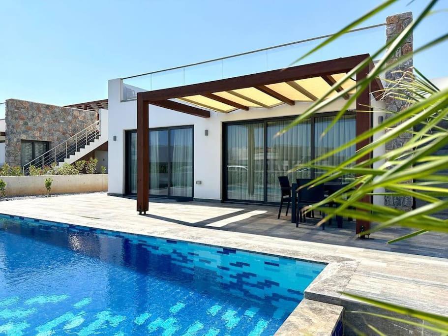 Deja Blue 2 With Private Pool Holiday home