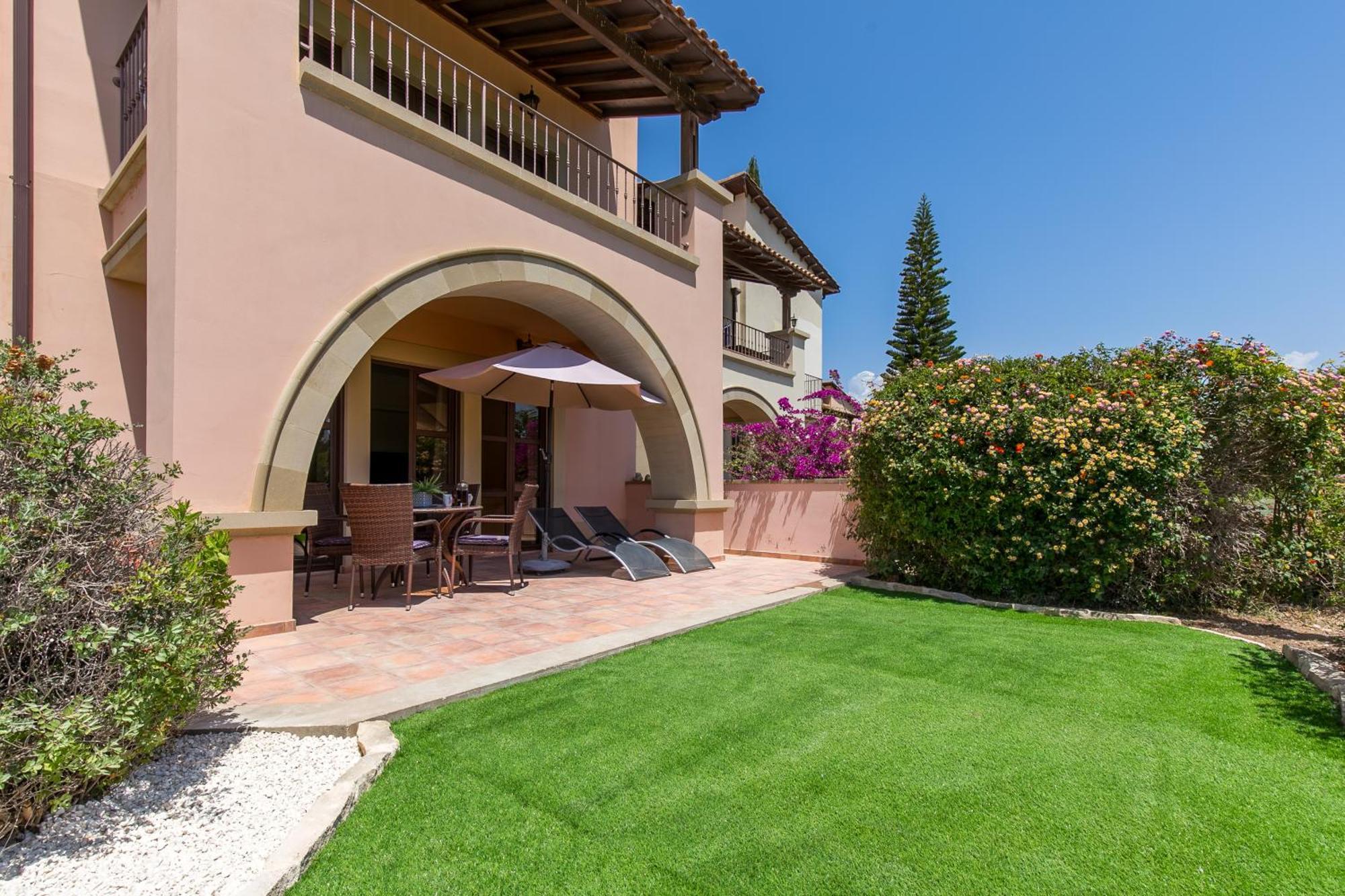 Apartment 2 Bedroom Artemis With Two Communal Pools, Aphrodite Hills Kouklia