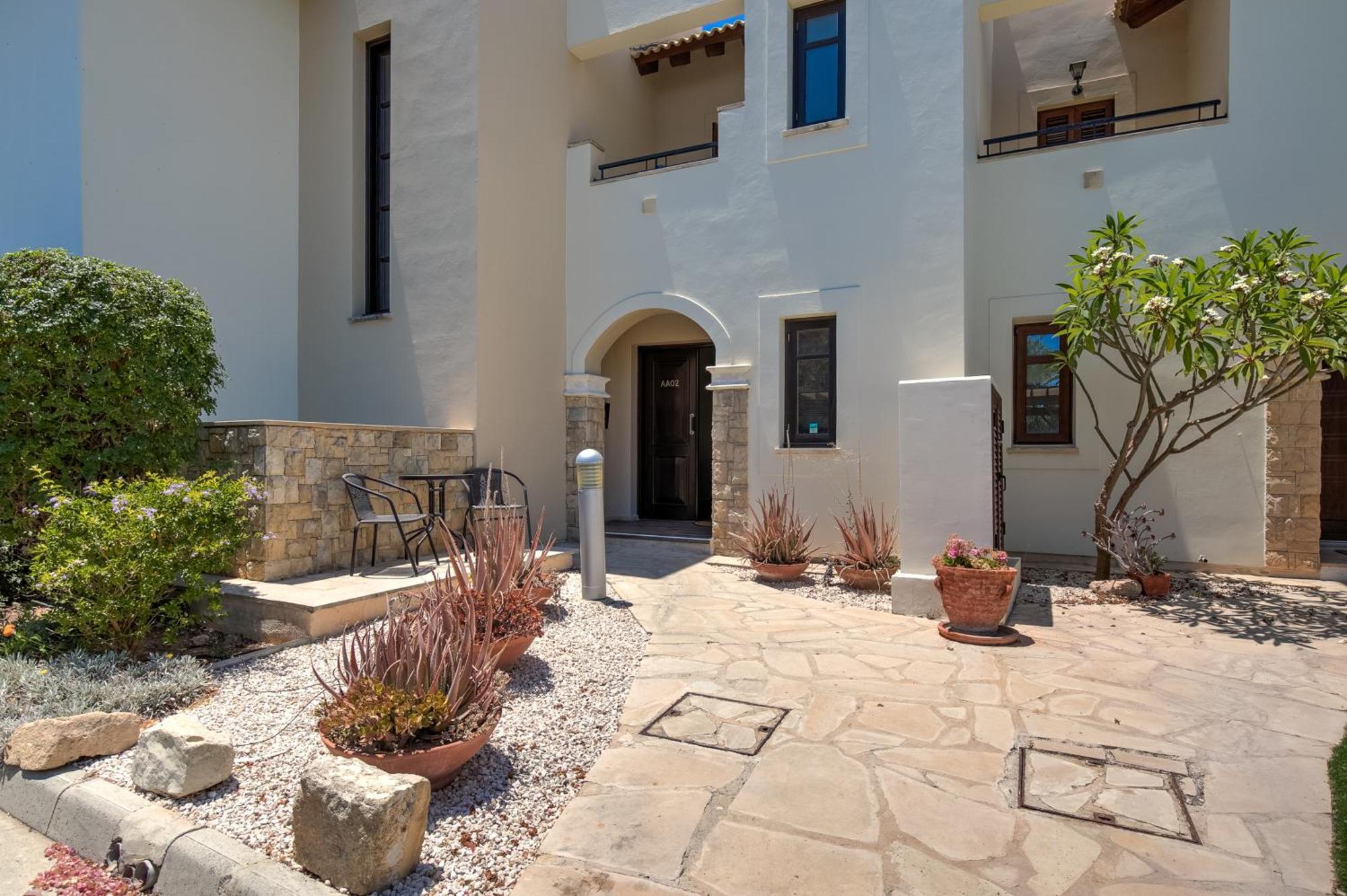 Villa Junior Zeus, Hot Tub And Communal Pool, Aphrodite Hills *