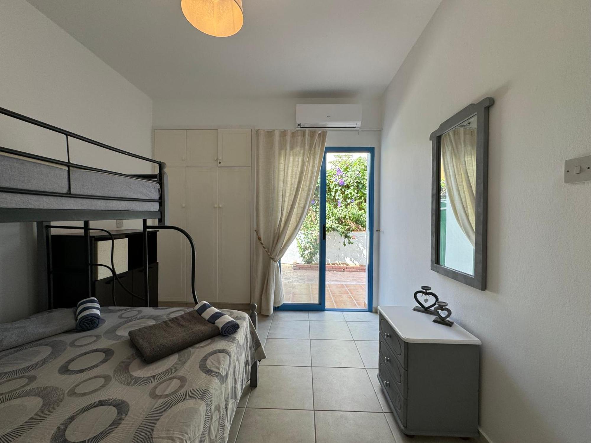 Cozy 2-bd Ap Near The Sea! Apartment