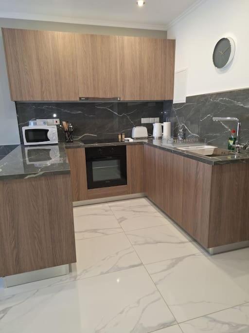 Apartment Luxury One Bedroom - Seafront *