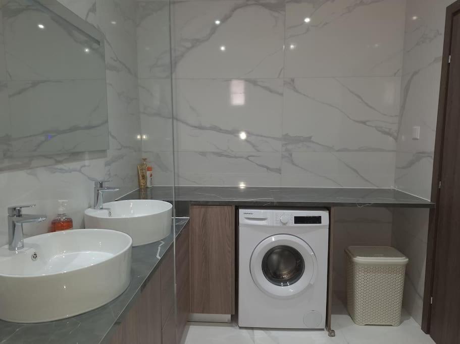 Apartment Luxury One Bedroom - Seafront *