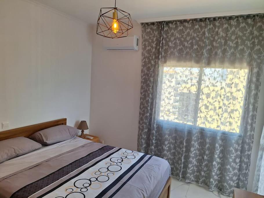 Luxury One Bedroom - Seafront Apartment
