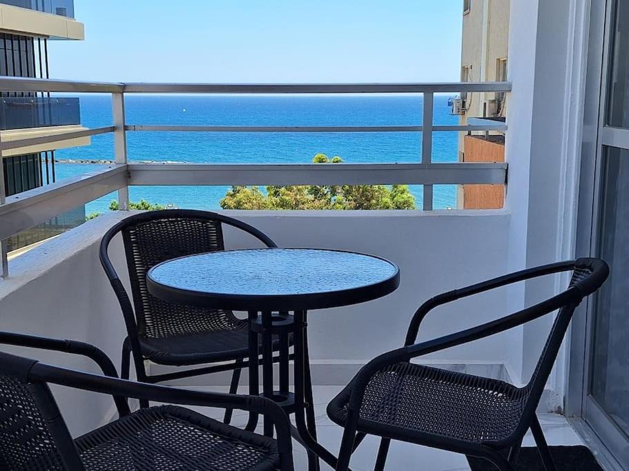Luxury One Bedroom - Seafront Apartment *
