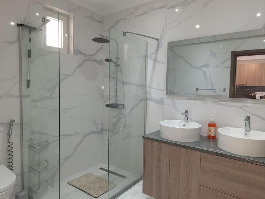 Luxury One Bedroom - Seafront Apartment Limassol
