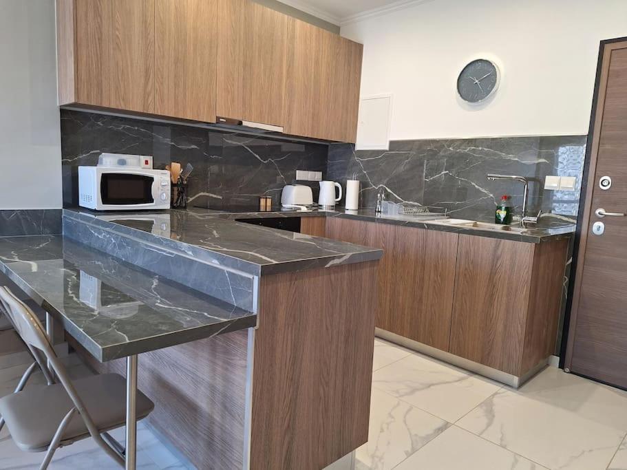 Luxury One Bedroom - Seafront Limassol