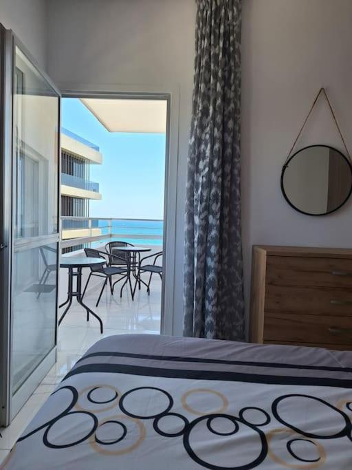 Apartment Luxury One Bedroom - Seafront