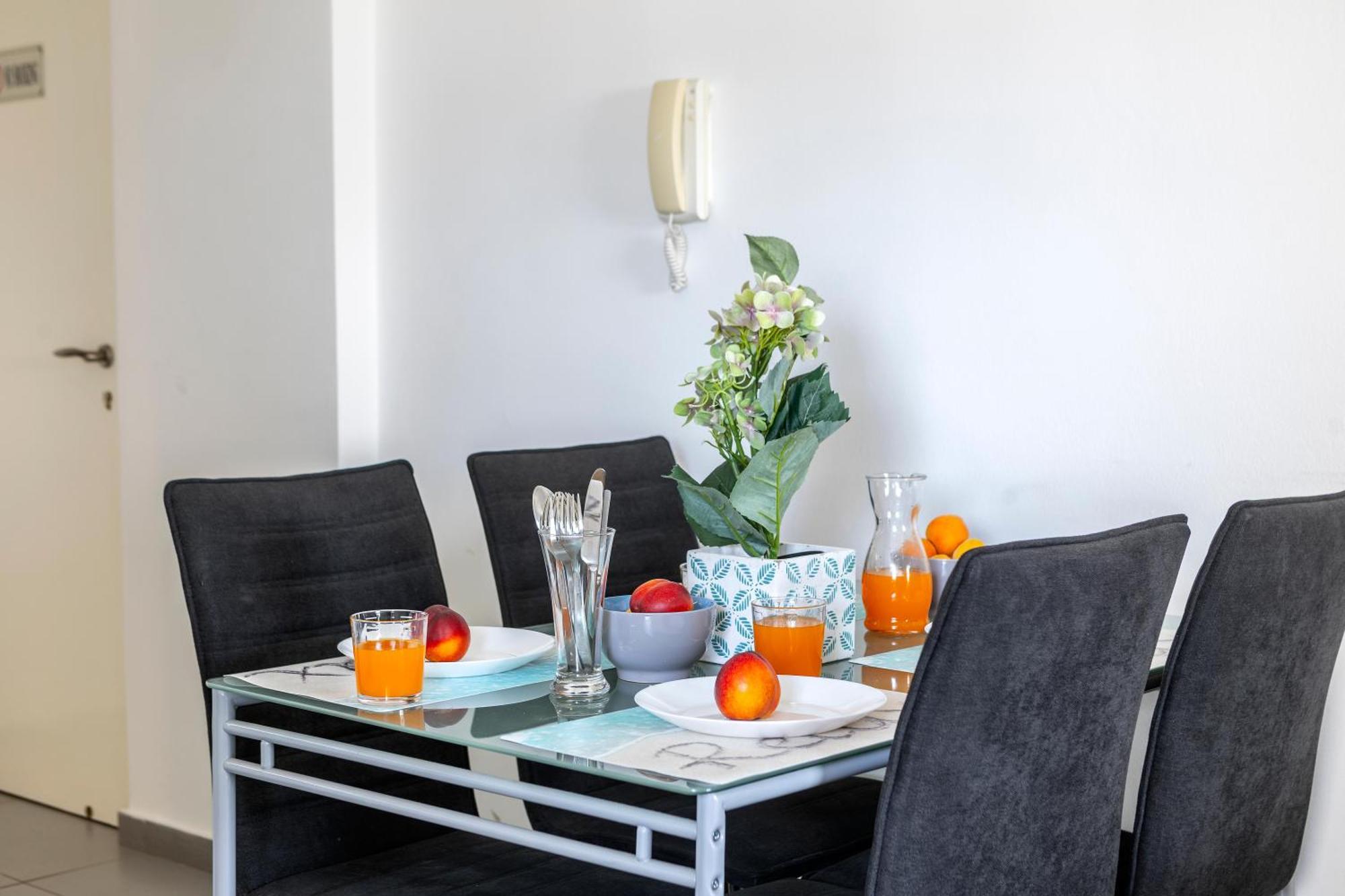 Airbnsea Centre Side Sea View * Larnaca