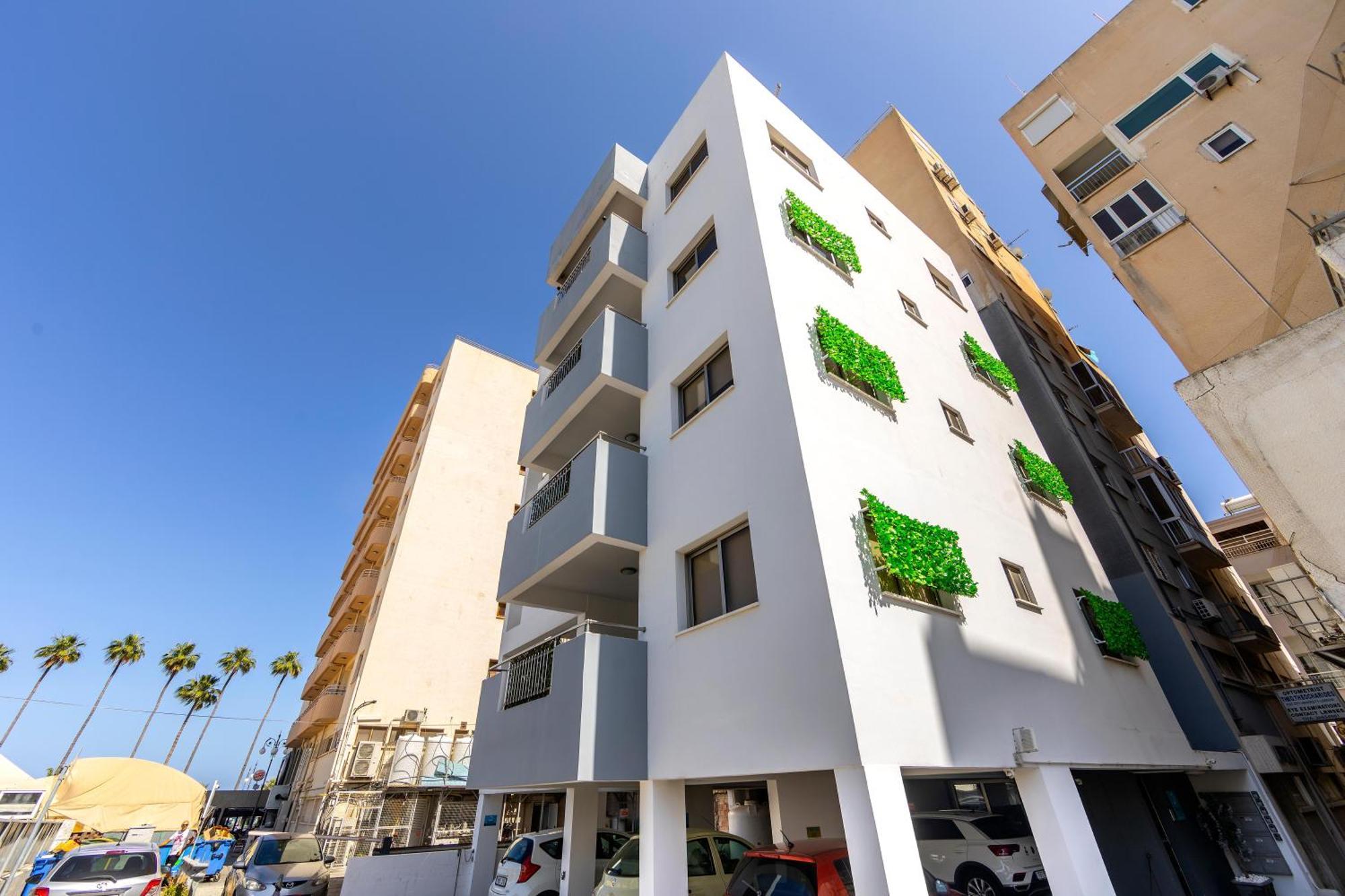 Airbnsea Centre Side Sea View * Larnaca