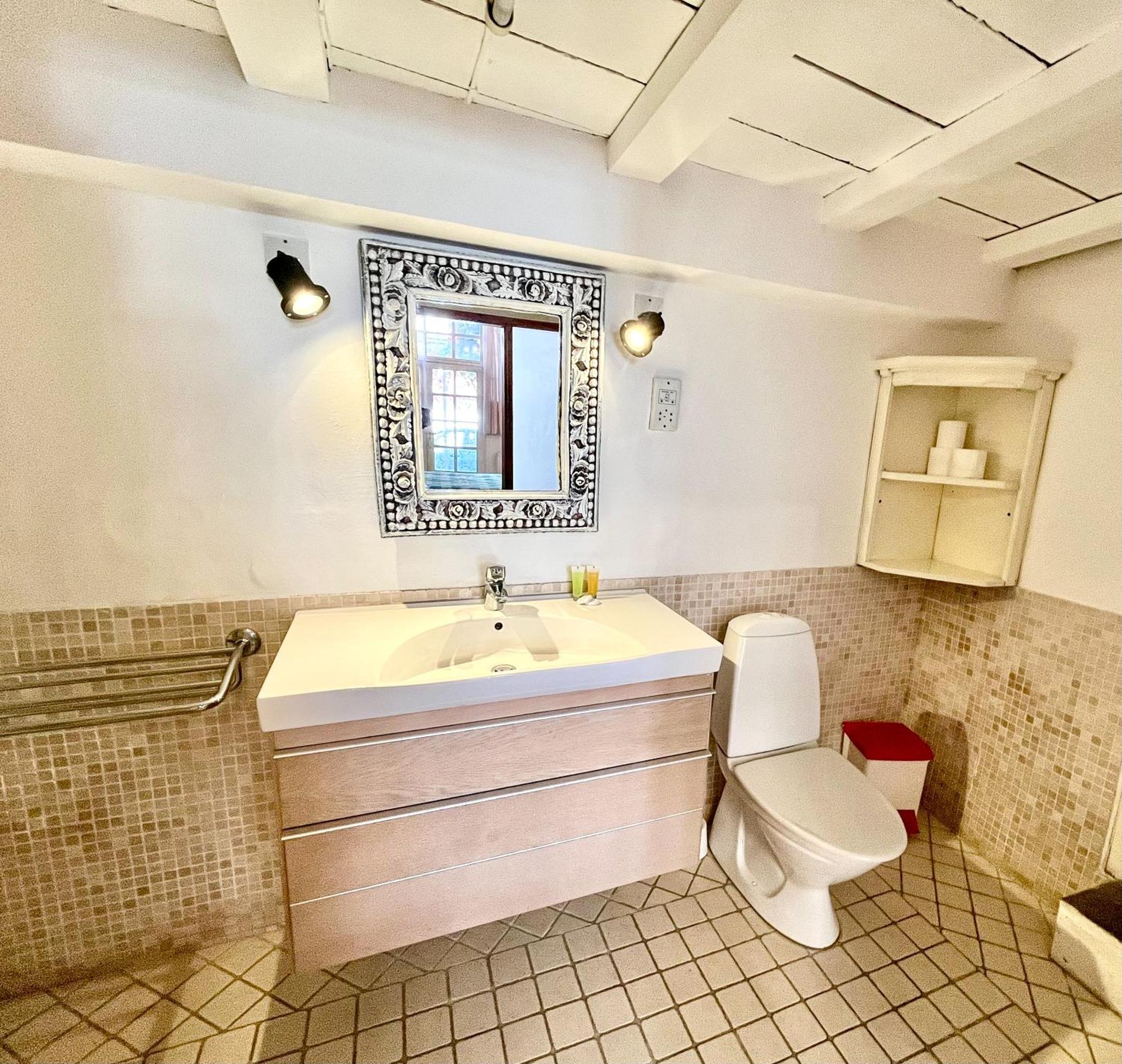 Square - With Pool 3 Minutes Walk Country house