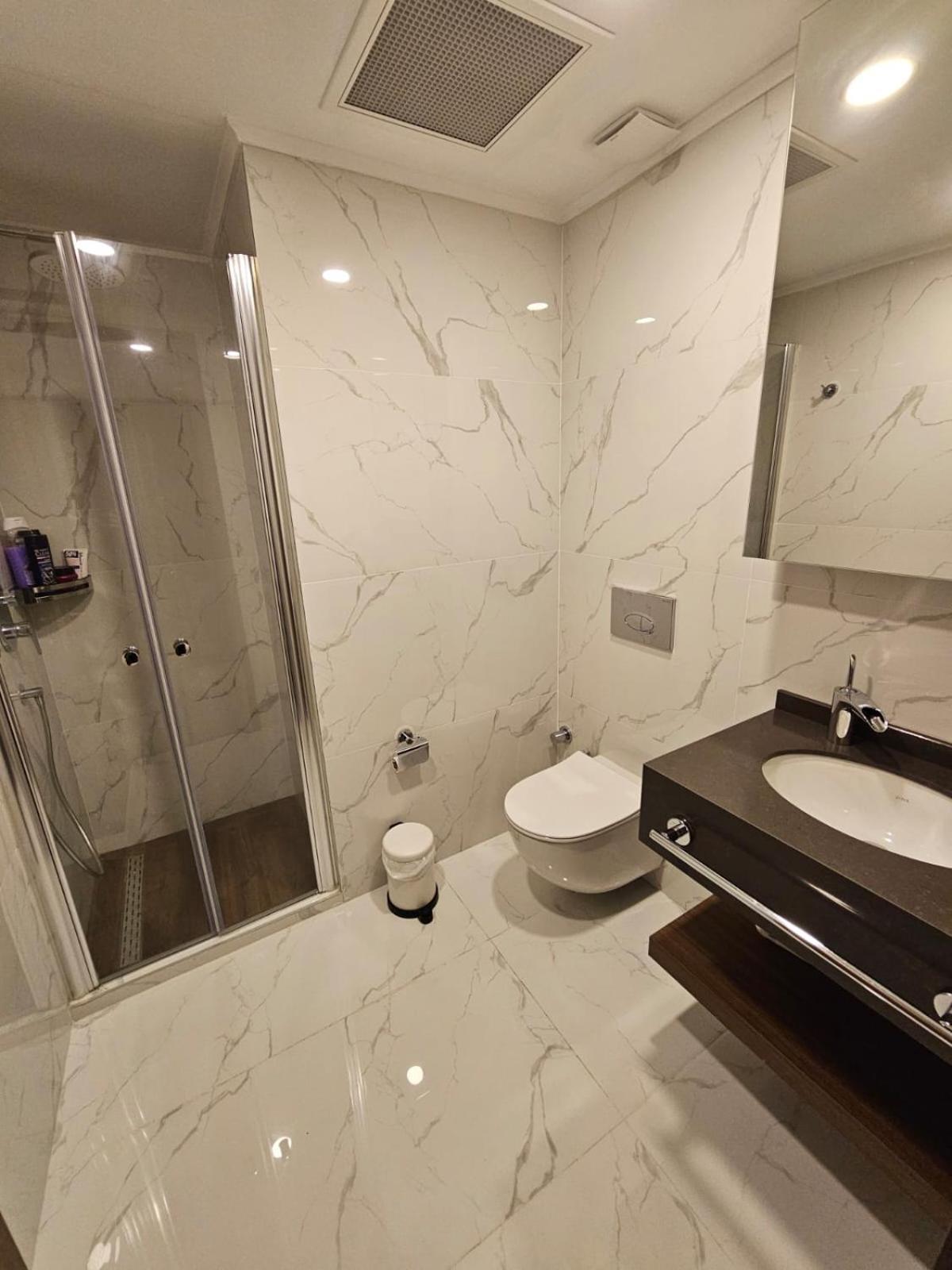 Grand Sapphire A Block Apartment *