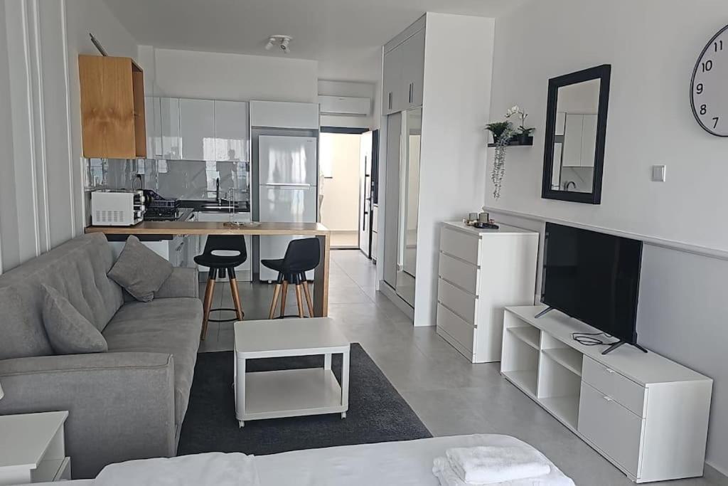 Schoenes Mit Meerblick Auf Nordzypern, In Caesar Blue Isabella 70 Apartment Rizokarpaso