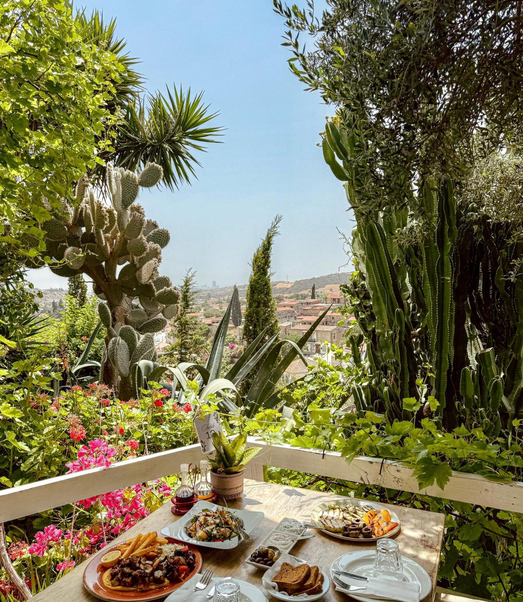 Country house Cyprus Villages & Restaurant - Location - - With Access To Pool And Stunning Views Tochni