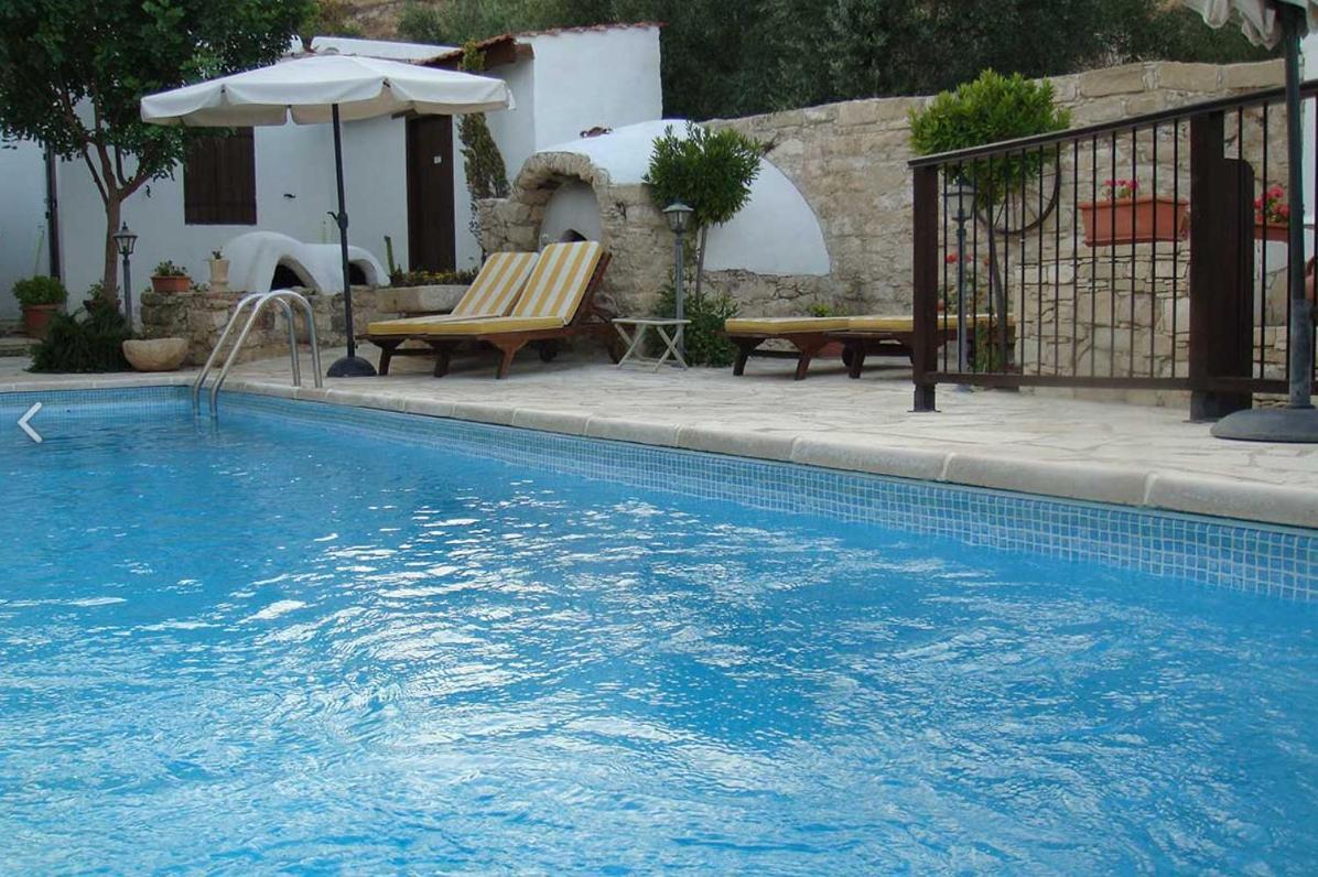 Avalon Village Pensão