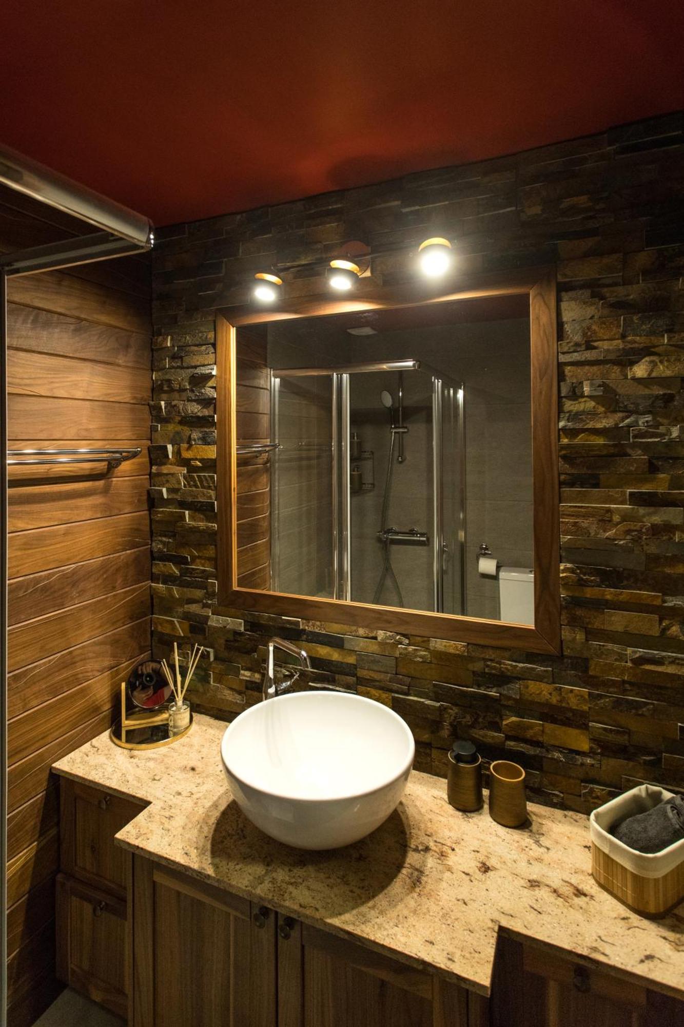 Cozy Mountain In Apartment Platres