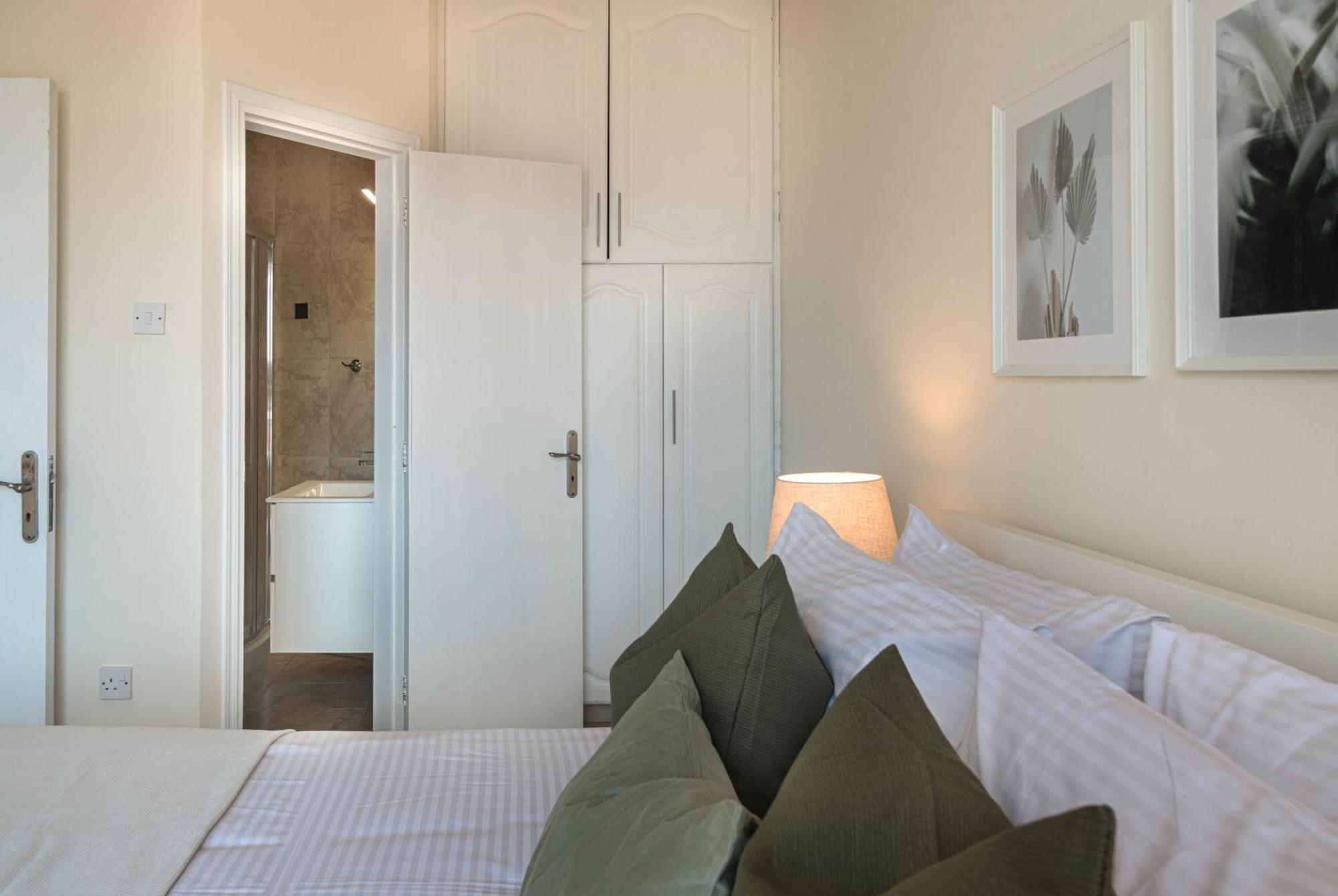 Phaedrus Living Old Town Seaview Flat *