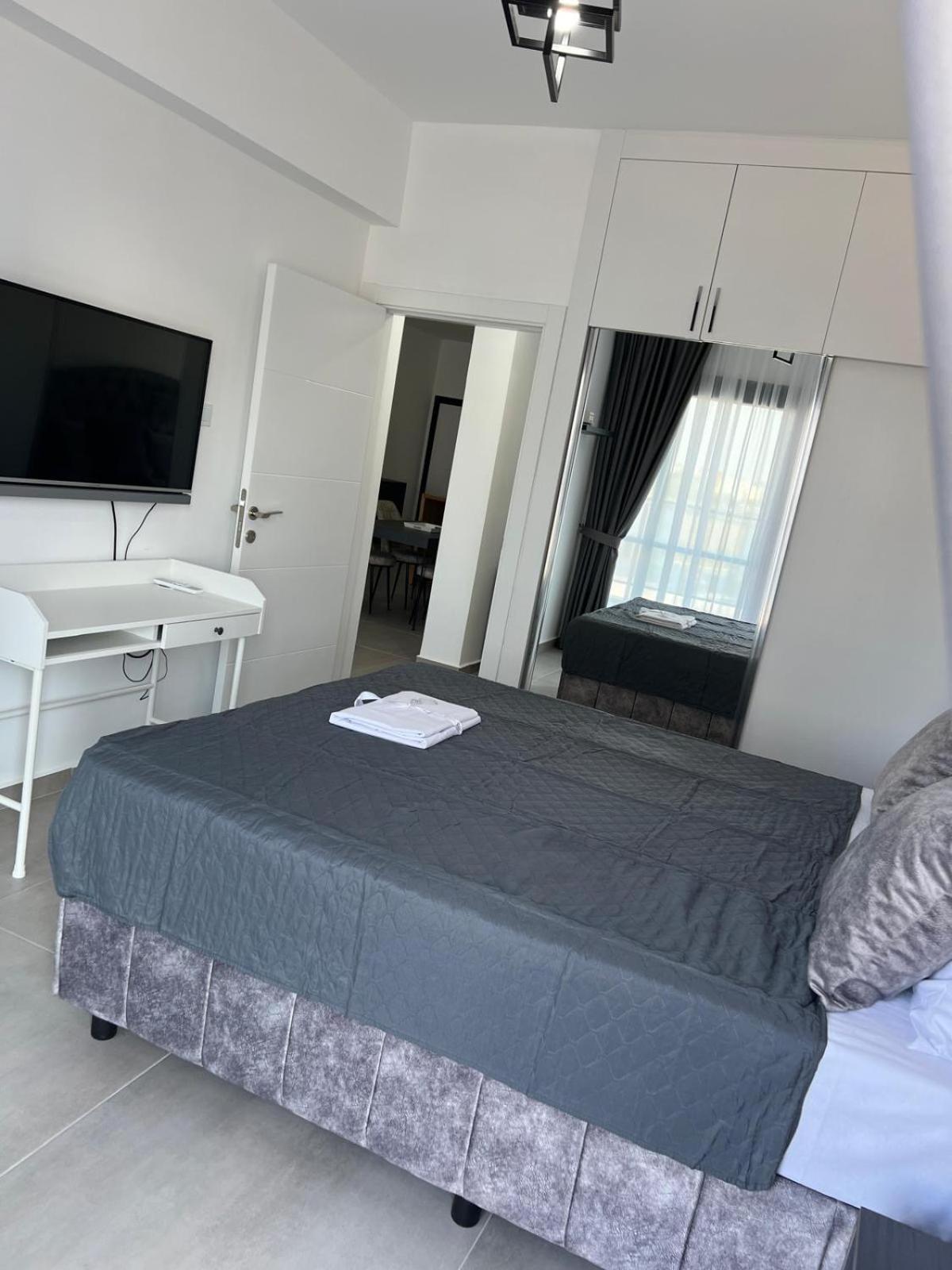 Caesar Didious Apartment *