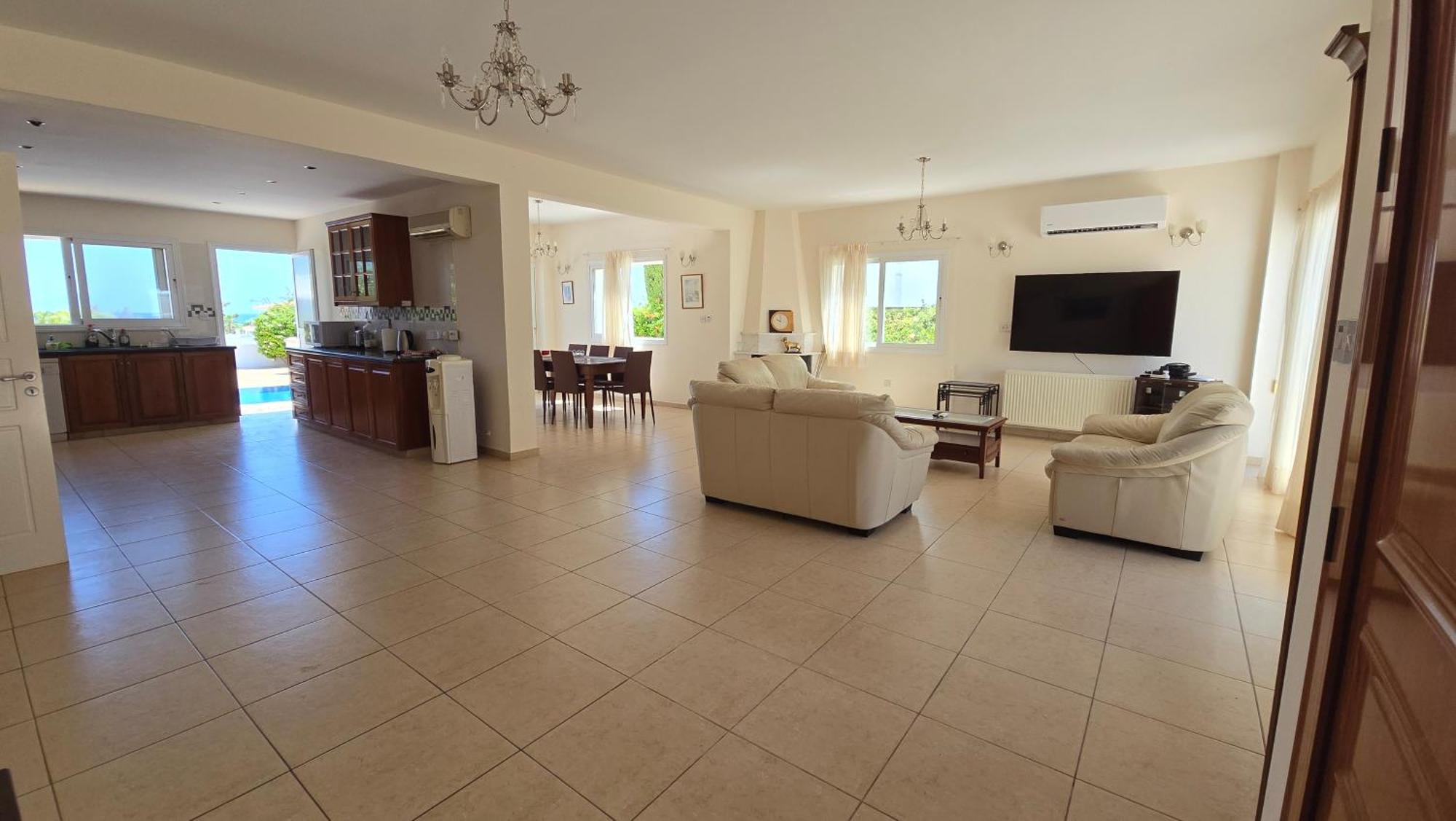 Dafni Villa *