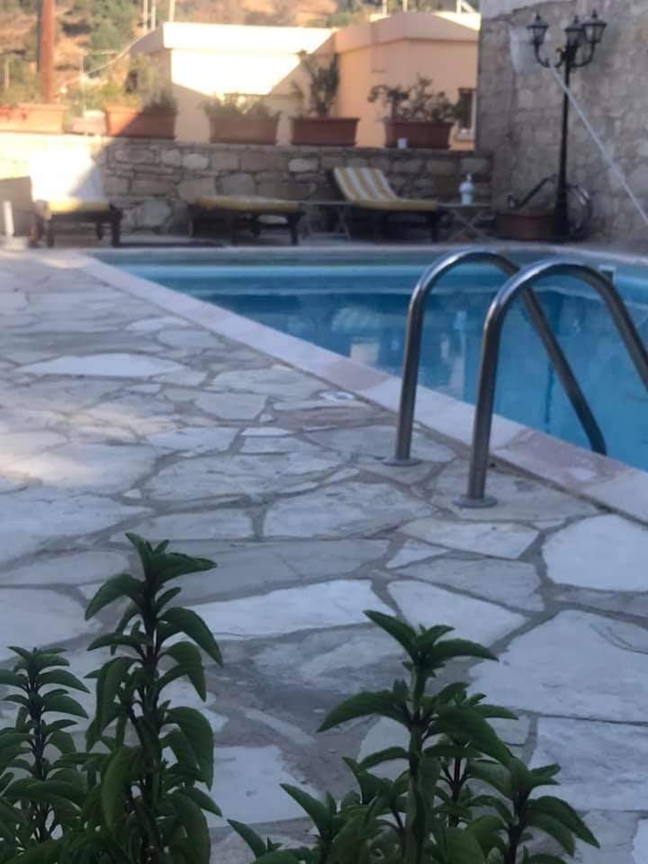 Pensão Avalon Village