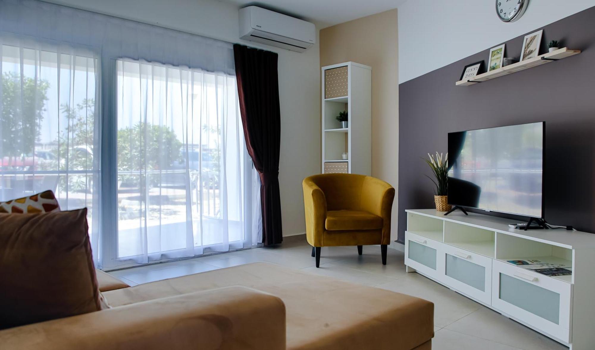 Ground Floor In Caesar & Spa, Long Beach Apartment