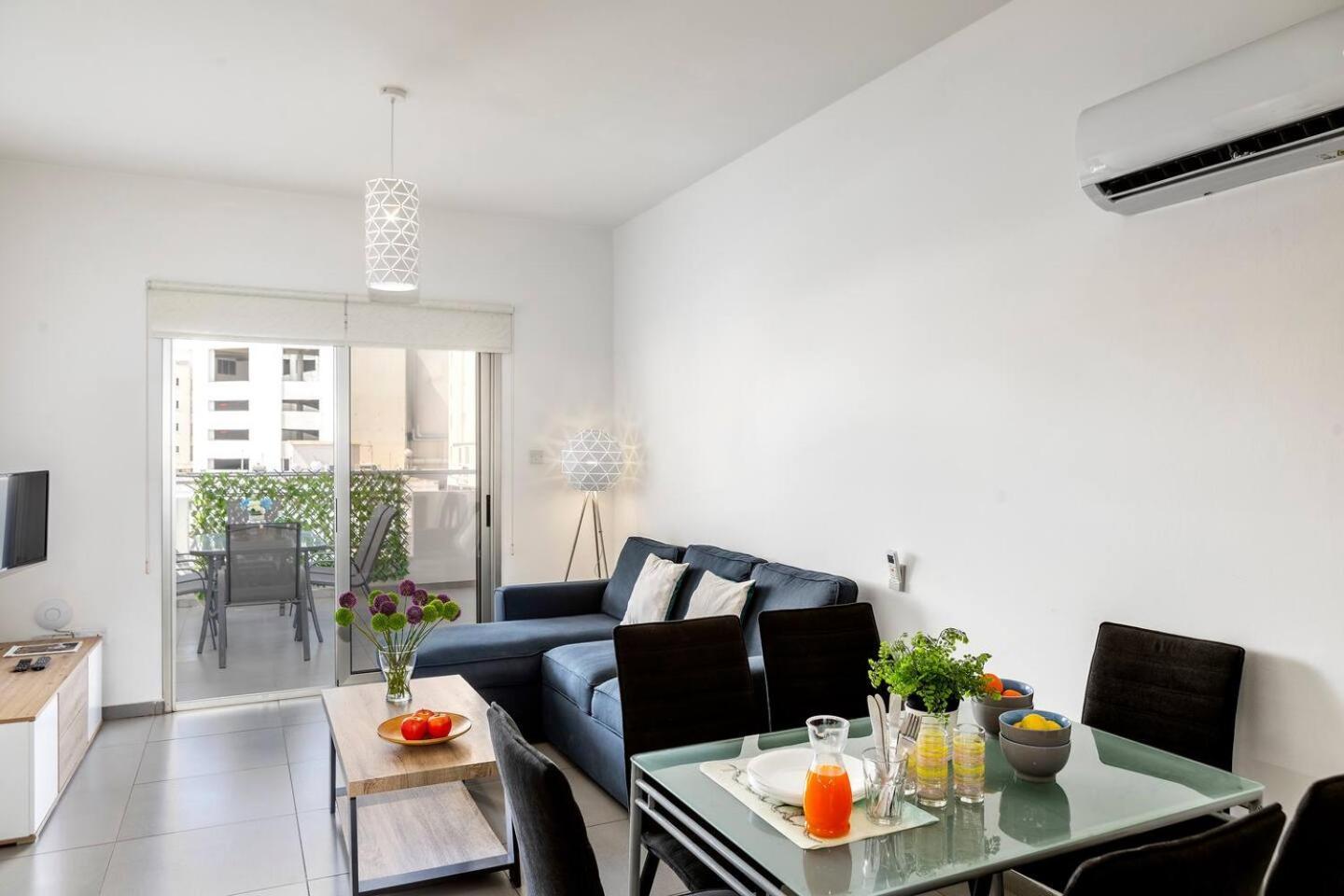 Airbnsea Centre Side Sea View * Larnaca