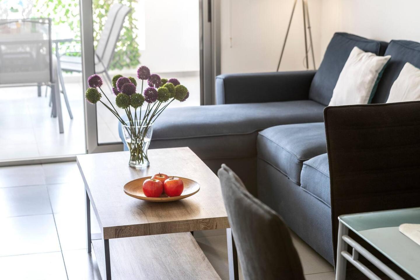 Airbnsea Centre Side Sea View Apartment Larnaca