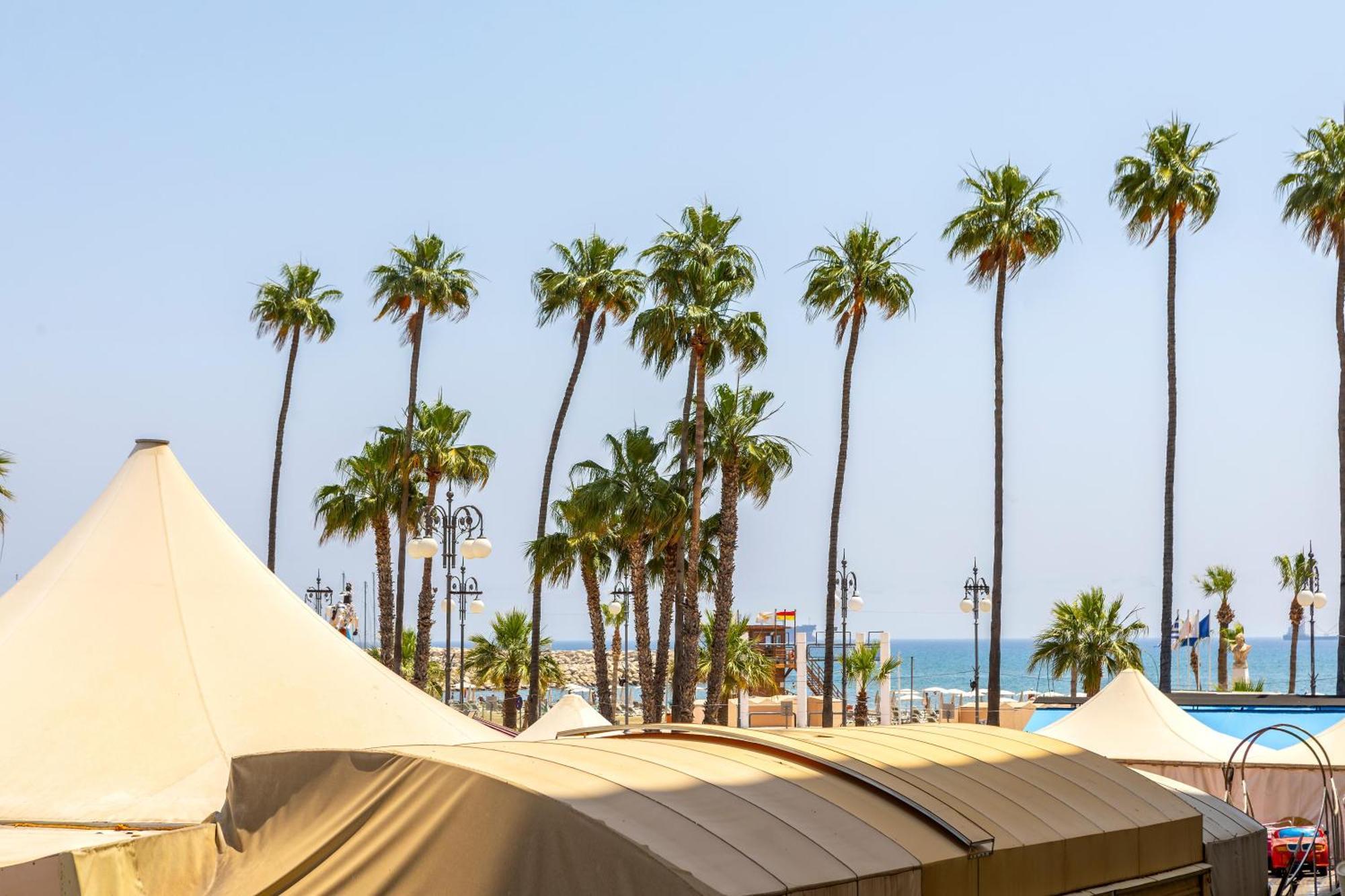 Airbnsea Centre Side Sea View Apartment Larnaca