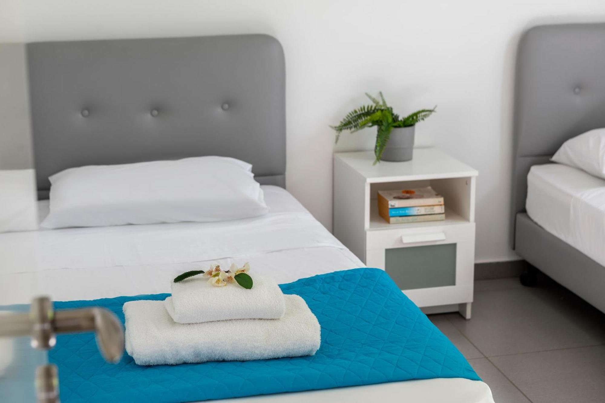 Airbnsea Centre Side Sea View Apartment Larnaca