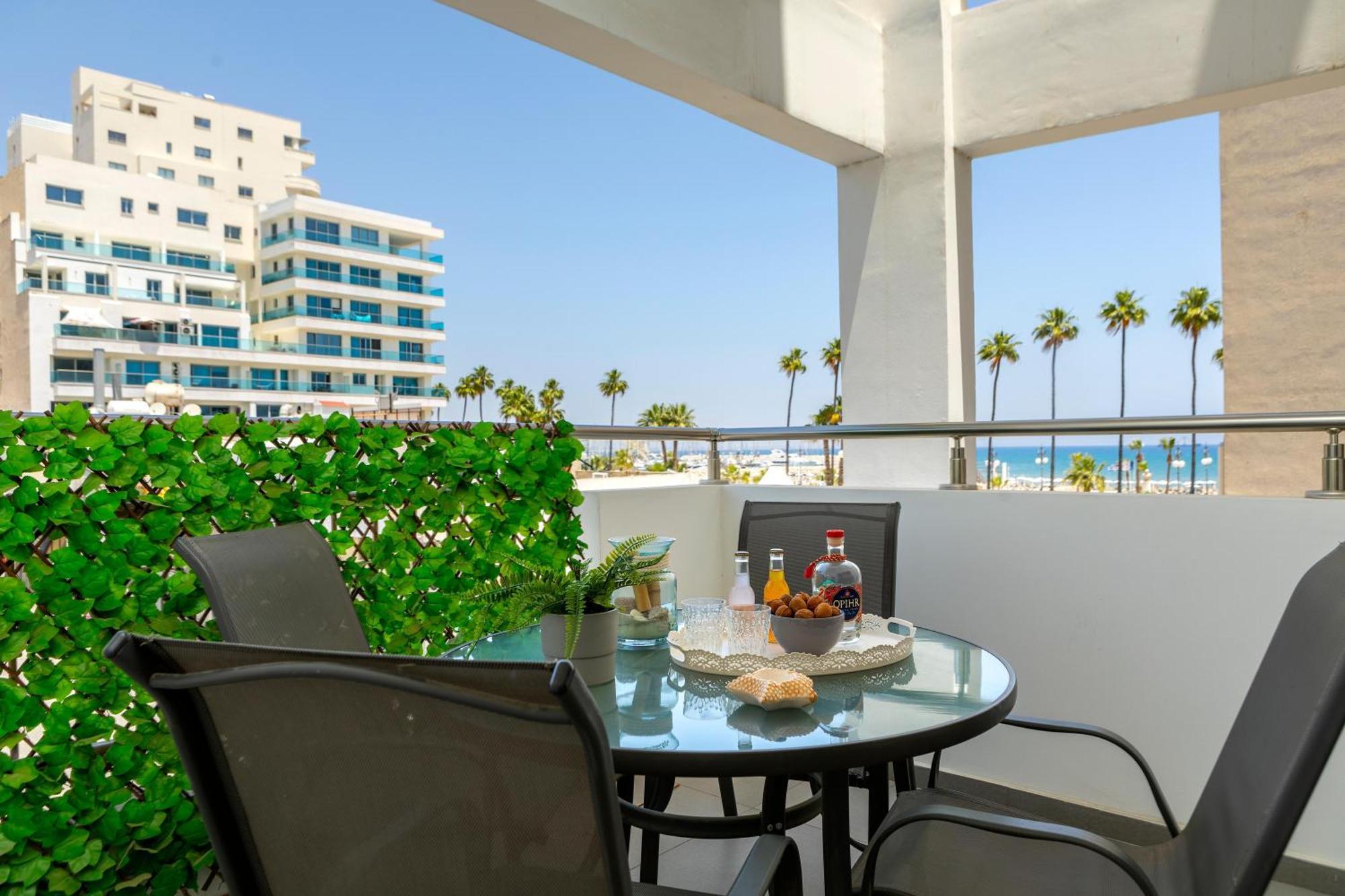 Airbnsea Centre Side Sea View * Larnaca