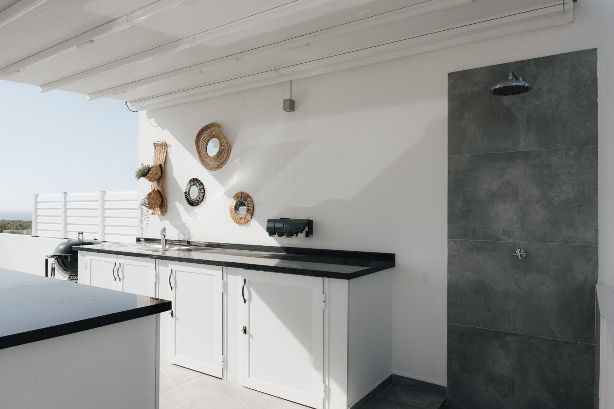 Apartment Elegance C8 Rooftop Spa&gym Mountain&seeview