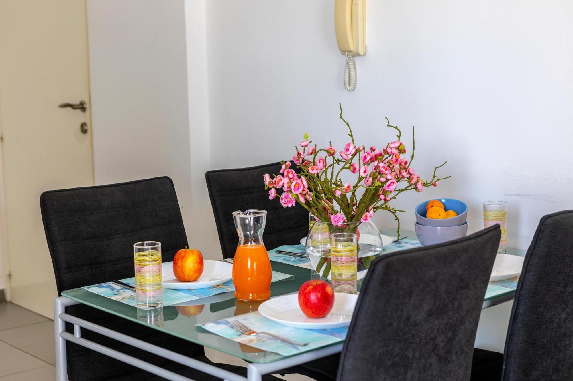 Airbnsea Centre Side Sea View Apartment
