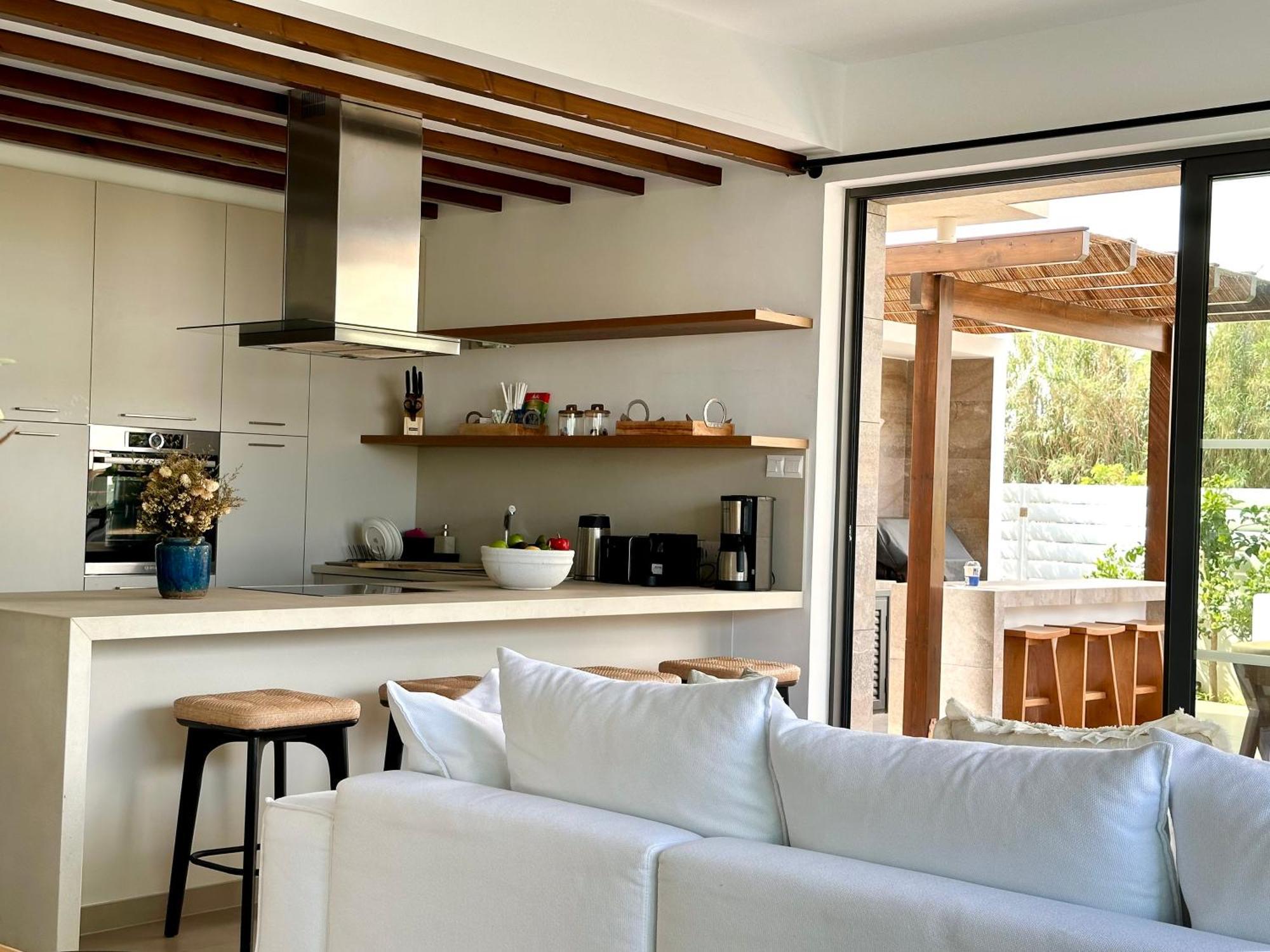 Lora Pearl Luxury
